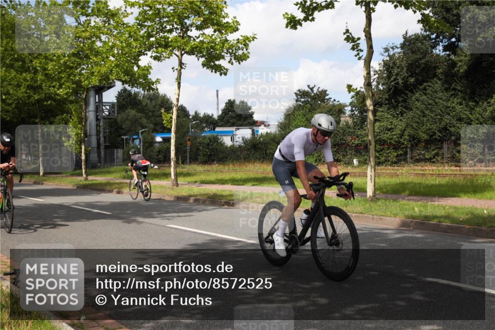 10.08.2025 - GEWOBA Citytriathlon Bremen Yannick Fuchs http://msf.ph/oto/8572525 10.08.2025 12:49:03 Radfahren 578, 621, 641, 649, 682, 788, 863, 950, 1010, 1027 meine-sportfotos.de