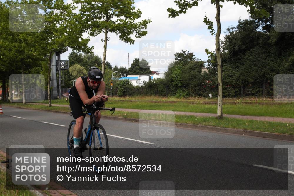 10.08.2025 - GEWOBA Citytriathlon Bremen Yannick Fuchs http://msf.ph/oto/8572534 10.08.2025 12:49:20 Radfahren 560, 593, 702, 774, 806, 840, 841, 888, 942, 950 meine-sportfotos.de
