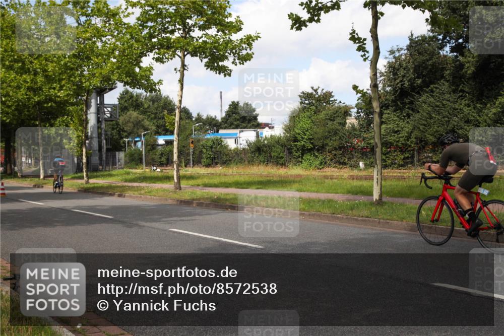 10.08.2025 - GEWOBA Citytriathlon Bremen Yannick Fuchs http://msf.ph/oto/8572538 10.08.2025 12:49:26 Radfahren 560, 593, 702, 715, 774, 806, 840, 841, 888, 942 meine-sportfotos.de