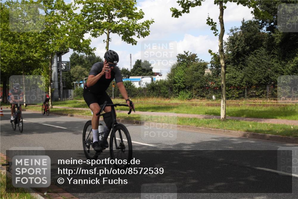 10.08.2025 - GEWOBA Citytriathlon Bremen Yannick Fuchs http://msf.ph/oto/8572539 10.08.2025 12:49:28 Radfahren 560, 593, 702, 715, 774, 806, 840, 841, 873, 888, 942 meine-sportfotos.de