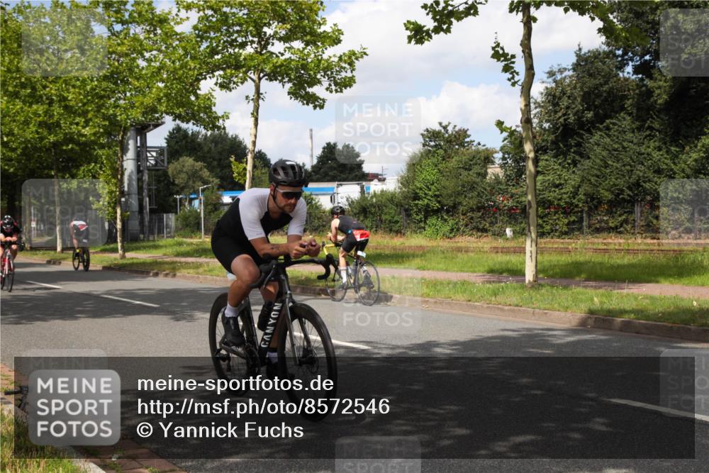10.08.2025 - GEWOBA Citytriathlon Bremen Yannick Fuchs http://msf.ph/oto/8572546 10.08.2025 12:49:38 Radfahren 560, 637, 648, 666, 689, 702, 715, 774, 841, 856, 873, 888, 922 meine-sportfotos.de