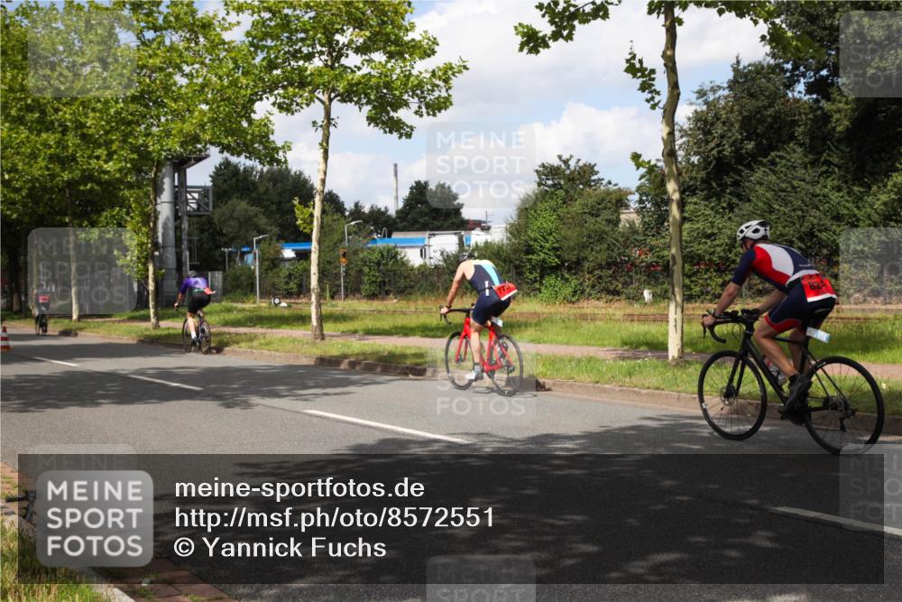 10.08.2025 - GEWOBA Citytriathlon Bremen Yannick Fuchs http://msf.ph/oto/8572551 10.08.2025 12:49:41 Radfahren 552, 560, 637, 648, 666, 688, 689, 692, 702, 715, 841, 856, 873, 888, 922 meine-sportfotos.de