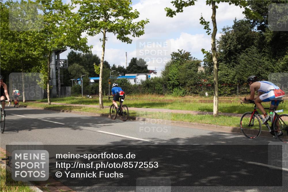 10.08.2025 - GEWOBA Citytriathlon Bremen Yannick Fuchs http://msf.ph/oto/8572553 10.08.2025 12:49:43 Radfahren 552, 560, 637, 648, 666, 688, 689, 692, 702, 715, 741, 841, 856, 873, 922 meine-sportfotos.de