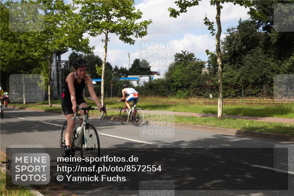 10.08.2025 - GEWOBA Citytriathlon Bremen Yannick Fuchs http://msf.ph/oto/8572554 10.08.2025 12:49:44 Radfahren 552, 560, 637, 648, 666, 688, 689, 692, 702, 715, 741, 841, 856, 873, 922 meine-sportfotos.de