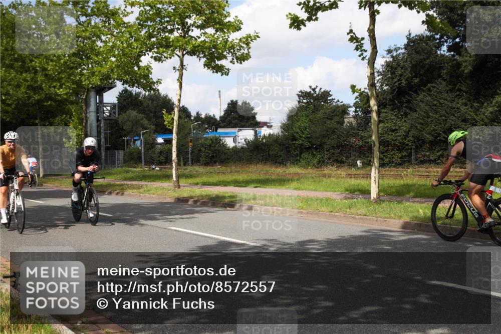 10.08.2025 - GEWOBA Citytriathlon Bremen Yannick Fuchs http://msf.ph/oto/8572557 10.08.2025 12:49:46 Radfahren 552, 637, 648, 666, 688, 689, 692, 715, 741, 856, 873, 922 meine-sportfotos.de