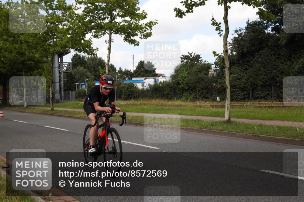 10.08.2025 - GEWOBA Citytriathlon Bremen Yannick Fuchs http://msf.ph/oto/8572569 10.08.2025 12:50:00 Radfahren 552, 648, 688, 692, 722, 741, 838, 856, 935, 959 meine-sportfotos.de