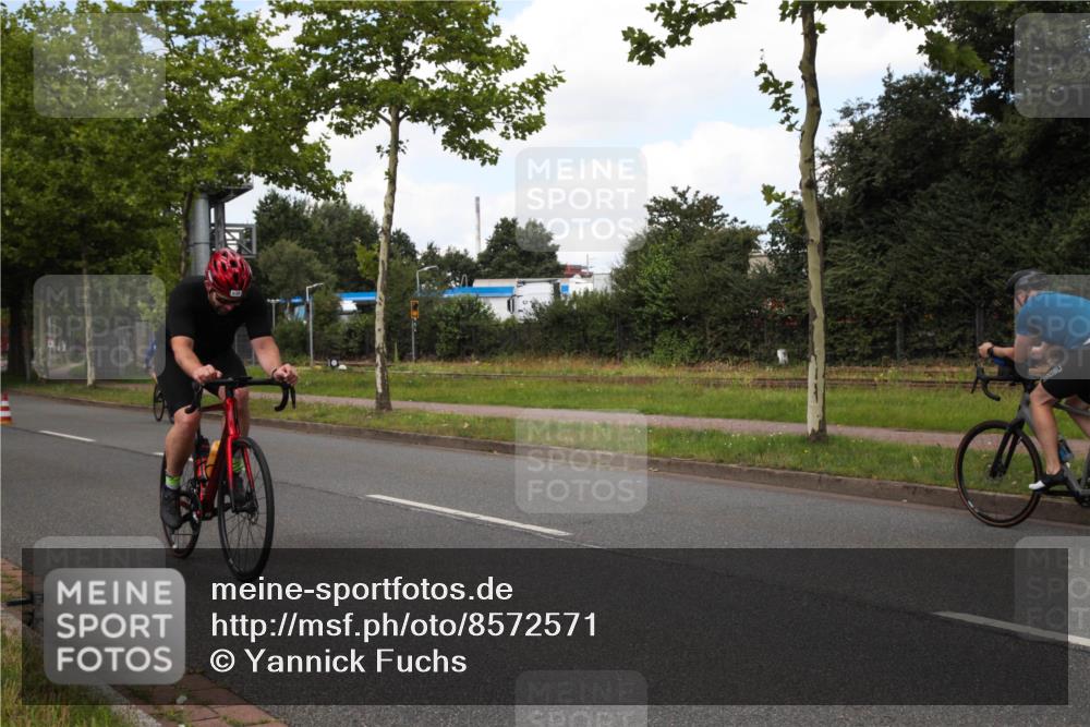 10.08.2025 - GEWOBA Citytriathlon Bremen Yannick Fuchs http://msf.ph/oto/8572571 10.08.2025 12:50:05 Radfahren 552, 692, 722, 741, 752, 838, 852, 935, 959 meine-sportfotos.de
