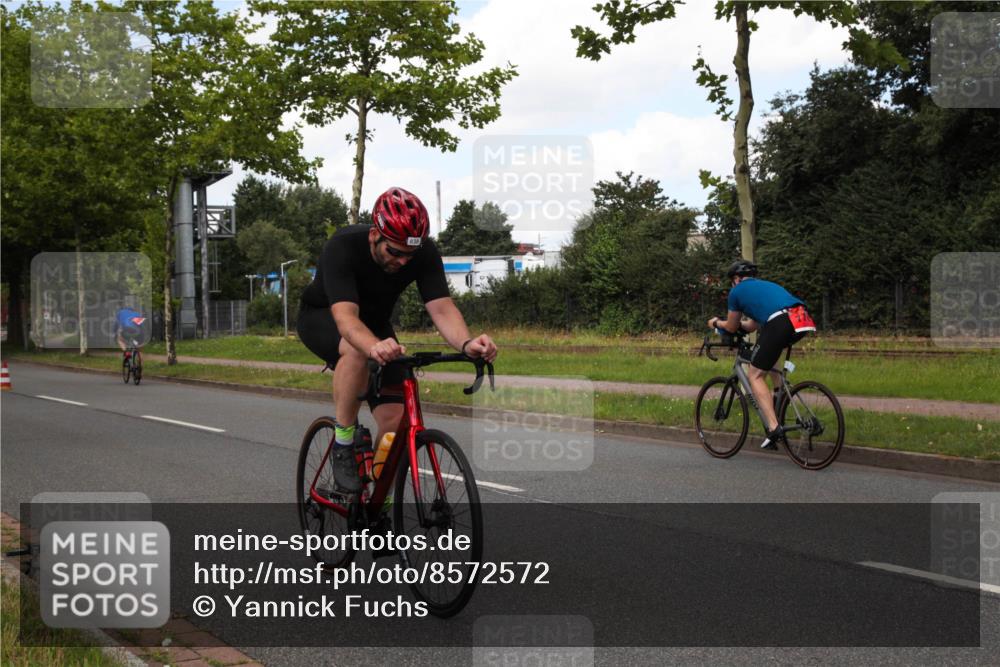 10.08.2025 - GEWOBA Citytriathlon Bremen Yannick Fuchs http://msf.ph/oto/8572572 10.08.2025 12:50:05 Radfahren 552, 692, 722, 741, 752, 838, 852, 935, 959 meine-sportfotos.de