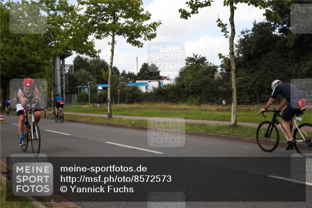 10.08.2025 - GEWOBA Citytriathlon Bremen Yannick Fuchs http://msf.ph/oto/8572573 10.08.2025 12:50:07 Radfahren 643, 722, 741, 752, 838, 852, 935, 959 meine-sportfotos.de