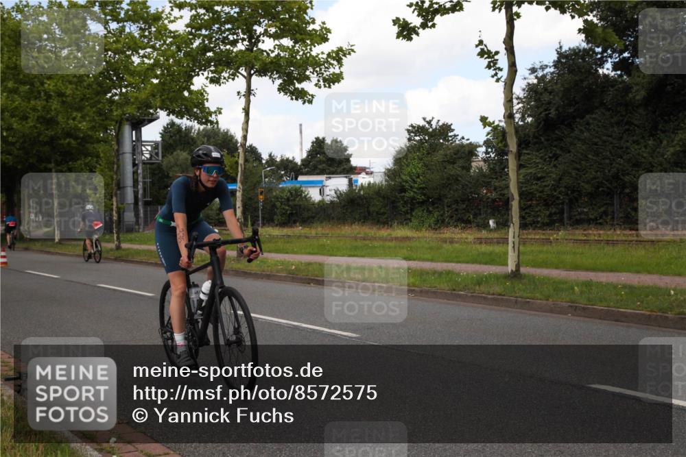 10.08.2025 - GEWOBA Citytriathlon Bremen Yannick Fuchs http://msf.ph/oto/8572575 10.08.2025 12:50:09 Radfahren 643, 722, 752, 820, 838, 852, 935, 959 meine-sportfotos.de
