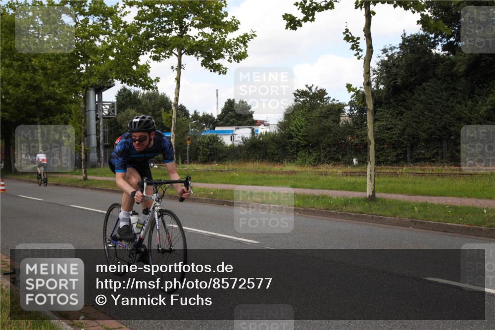 10.08.2025 - GEWOBA Citytriathlon Bremen Yannick Fuchs http://msf.ph/oto/8572577 10.08.2025 12:50:15 Radfahren 643, 722, 752, 820, 838, 852, 867, 935 meine-sportfotos.de