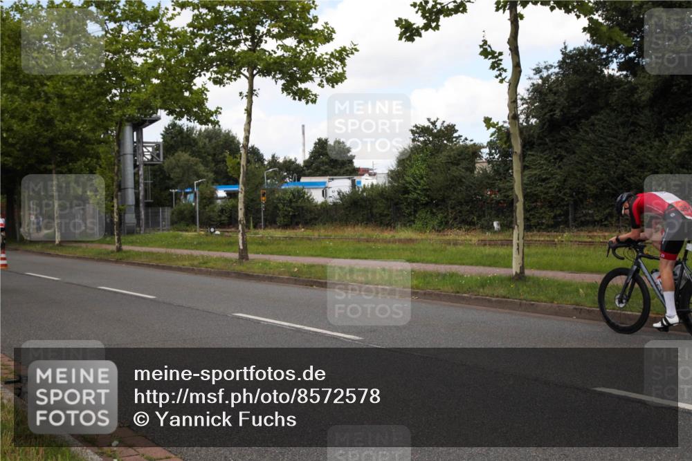 10.08.2025 - GEWOBA Citytriathlon Bremen Yannick Fuchs http://msf.ph/oto/8572578 10.08.2025 12:50:17 Radfahren 643, 722, 752, 820, 838, 852, 867, 935 meine-sportfotos.de