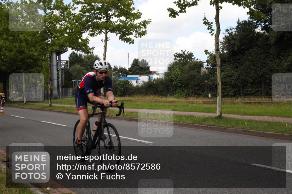 10.08.2025 - GEWOBA Citytriathlon Bremen Yannick Fuchs http://msf.ph/oto/8572586 10.08.2025 12:50:32 Radfahren 553, 584, 626, 643, 735, 770, 820, 824, 836, 859, 867, 914, 1016 meine-sportfotos.de