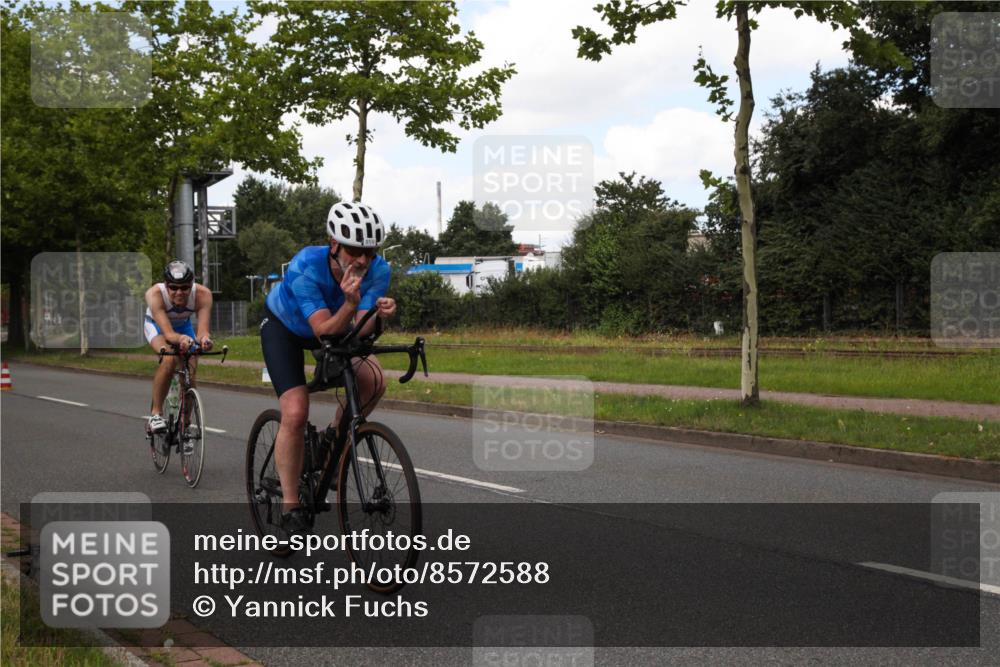 10.08.2025 - GEWOBA Citytriathlon Bremen Yannick Fuchs http://msf.ph/oto/8572588 10.08.2025 12:50:34 Radfahren 553, 584, 626, 735, 770, 820, 824, 836, 859, 867, 914, 1016 meine-sportfotos.de