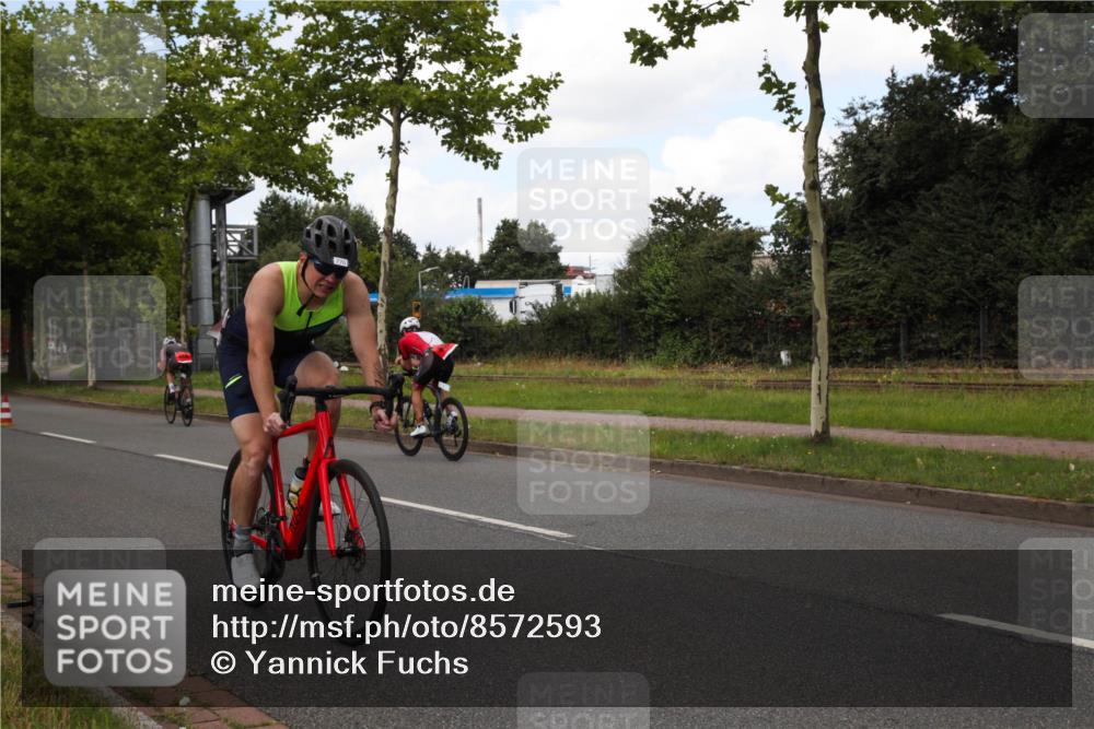 10.08.2025 - GEWOBA Citytriathlon Bremen Yannick Fuchs http://msf.ph/oto/8572593 10.08.2025 12:50:37 Radfahren 553, 584, 626, 735, 770, 824, 836, 859, 867, 914, 1016 meine-sportfotos.de