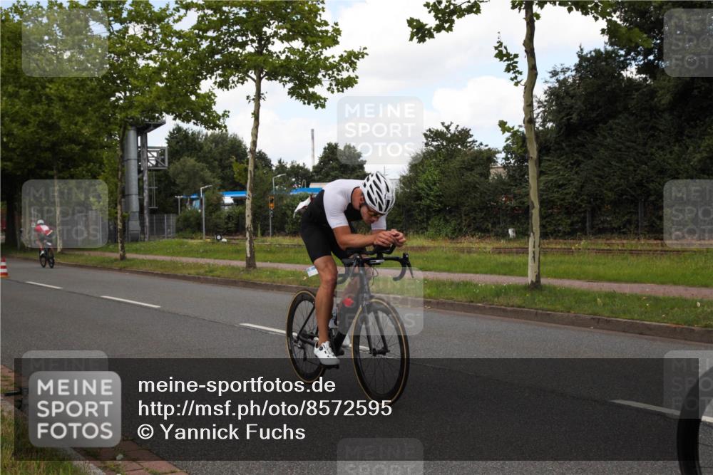 10.08.2025 - GEWOBA Citytriathlon Bremen Yannick Fuchs http://msf.ph/oto/8572595 10.08.2025 12:50:39 Radfahren 553, 584, 626, 735, 770, 824, 836, 859, 867, 914, 937, 1016 meine-sportfotos.de