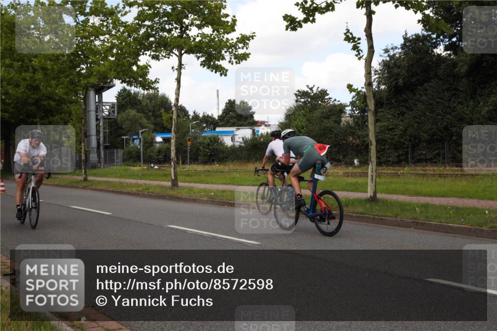 10.08.2025 - GEWOBA Citytriathlon Bremen Yannick Fuchs http://msf.ph/oto/8572598 10.08.2025 12:50:40 Radfahren 553, 584, 626, 735, 770, 824, 836, 859, 867, 914, 937, 1016 meine-sportfotos.de