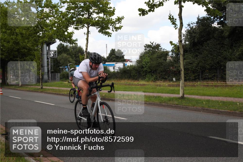 10.08.2025 - GEWOBA Citytriathlon Bremen Yannick Fuchs http://msf.ph/oto/8572599 10.08.2025 12:50:41 Radfahren 553, 584, 626, 735, 770, 824, 836, 859, 914, 937, 1016 meine-sportfotos.de