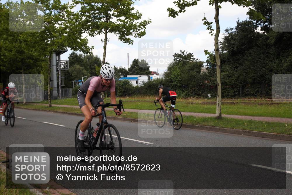 10.08.2025 - GEWOBA Citytriathlon Bremen Yannick Fuchs http://msf.ph/oto/8572623 10.08.2025 12:51:26 Radfahren 556, 667, 719, 822, 912 meine-sportfotos.de