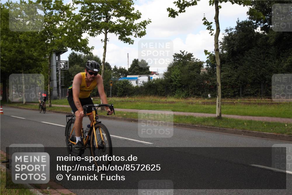 10.08.2025 - GEWOBA Citytriathlon Bremen Yannick Fuchs http://msf.ph/oto/8572625 10.08.2025 12:51:27 Radfahren 556, 667, 719, 822, 912 meine-sportfotos.de