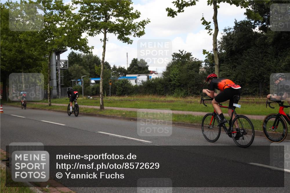10.08.2025 - GEWOBA Citytriathlon Bremen Yannick Fuchs http://msf.ph/oto/8572629 10.08.2025 12:51:36 Radfahren 556, 575, 667, 680, 822, 855, 912 meine-sportfotos.de