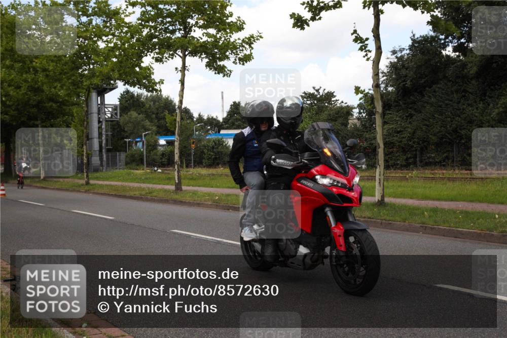 10.08.2025 - GEWOBA Citytriathlon Bremen Yannick Fuchs http://msf.ph/oto/8572630 10.08.2025 12:51:39 Radfahren 556, 575, 680, 822, 855, 912 meine-sportfotos.de