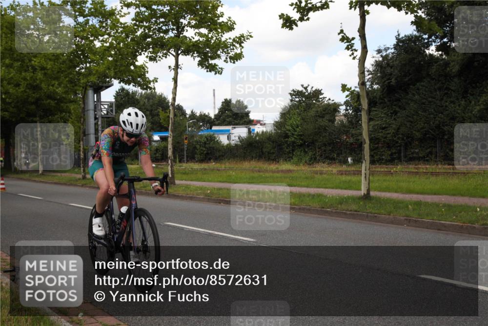 10.08.2025 - GEWOBA Citytriathlon Bremen Yannick Fuchs http://msf.ph/oto/8572631 10.08.2025 12:51:41 Radfahren 556, 575, 680, 822, 855 meine-sportfotos.de