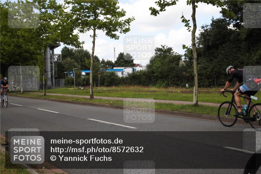 10.08.2025 - GEWOBA Citytriathlon Bremen Yannick Fuchs http://msf.ph/oto/8572632 10.08.2025 12:51:41 Radfahren 556, 575, 680, 822, 855 meine-sportfotos.de