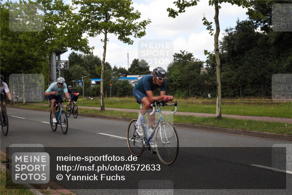 10.08.2025 - GEWOBA Citytriathlon Bremen Yannick Fuchs http://msf.ph/oto/8572633 10.08.2025 12:51:43 Radfahren 575, 604, 680, 822, 855 meine-sportfotos.de