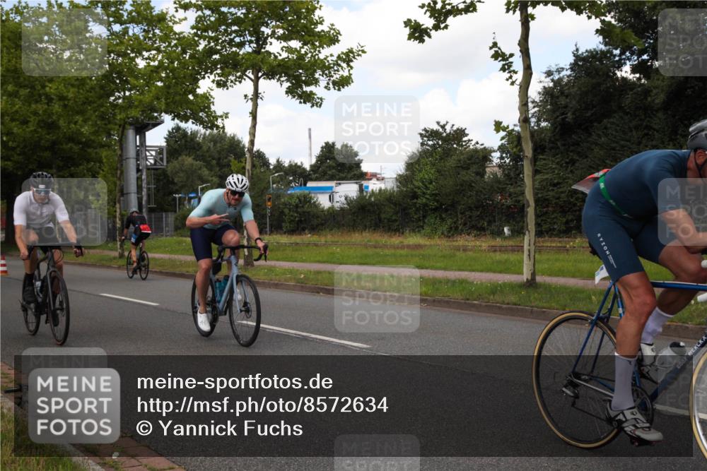 10.08.2025 - GEWOBA Citytriathlon Bremen Yannick Fuchs http://msf.ph/oto/8572634 10.08.2025 12:51:43 Radfahren 575, 604, 680, 822, 855 meine-sportfotos.de