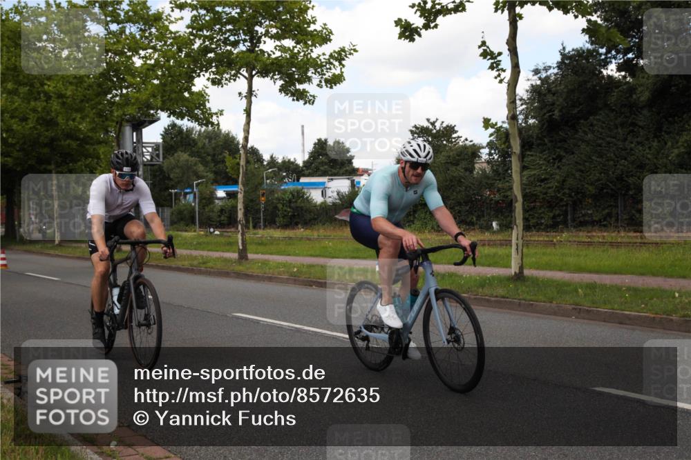 10.08.2025 - GEWOBA Citytriathlon Bremen Yannick Fuchs http://msf.ph/oto/8572635 10.08.2025 12:51:43 Radfahren 575, 604, 680, 822, 855 meine-sportfotos.de