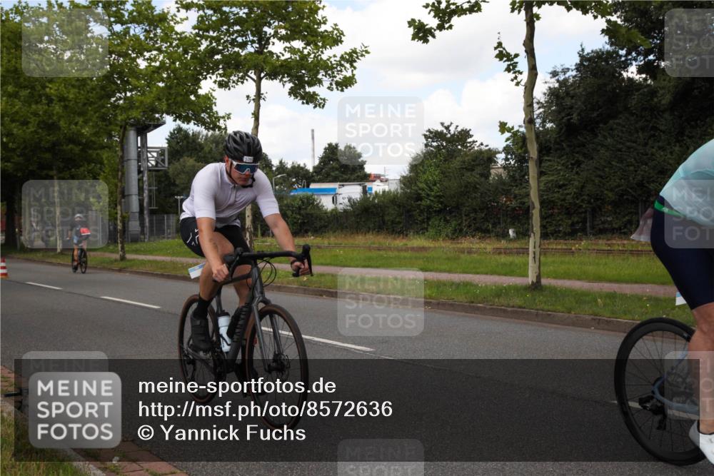 10.08.2025 - GEWOBA Citytriathlon Bremen Yannick Fuchs http://msf.ph/oto/8572636 10.08.2025 12:51:44 Radfahren 575, 604, 680, 822, 855 meine-sportfotos.de