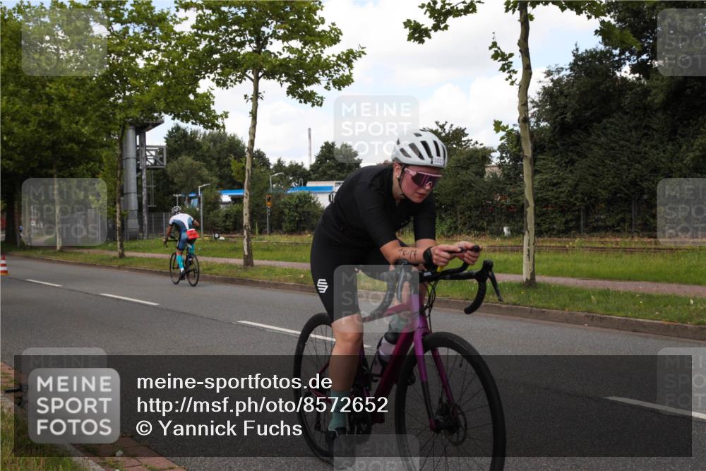 10.08.2025 - GEWOBA Citytriathlon Bremen Yannick Fuchs http://msf.ph/oto/8572652 10.08.2025 12:52:10 Radfahren 664, 708, 738, 891, 905, 973, 977, 1017, 1037 meine-sportfotos.de