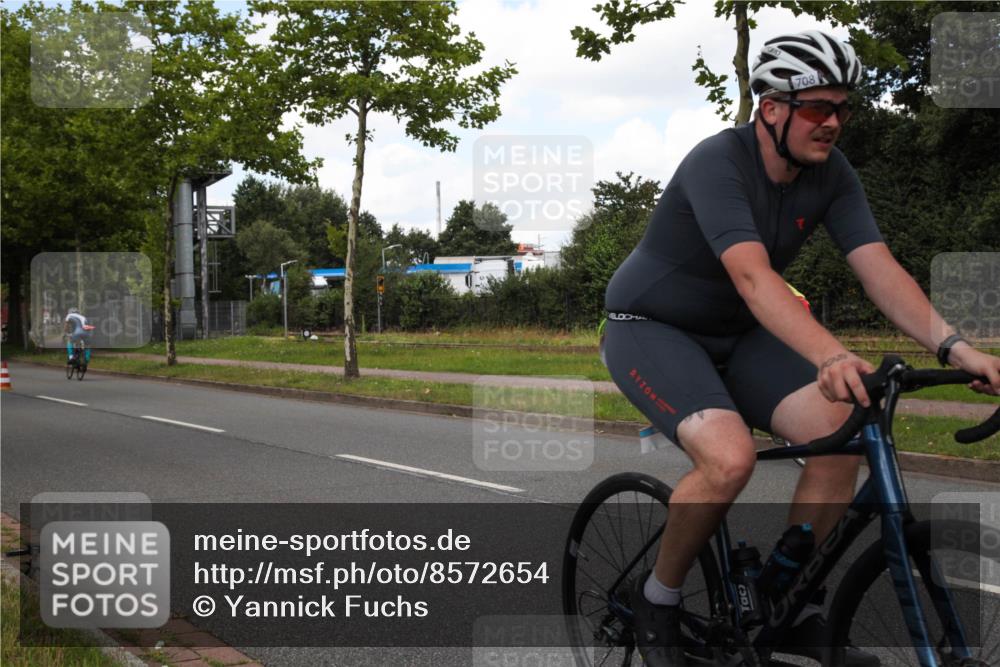 10.08.2025 - GEWOBA Citytriathlon Bremen Yannick Fuchs http://msf.ph/oto/8572654 10.08.2025 12:52:12 Radfahren 603, 664, 708, 738, 858, 891, 905, 973, 977, 1017, 1037 meine-sportfotos.de