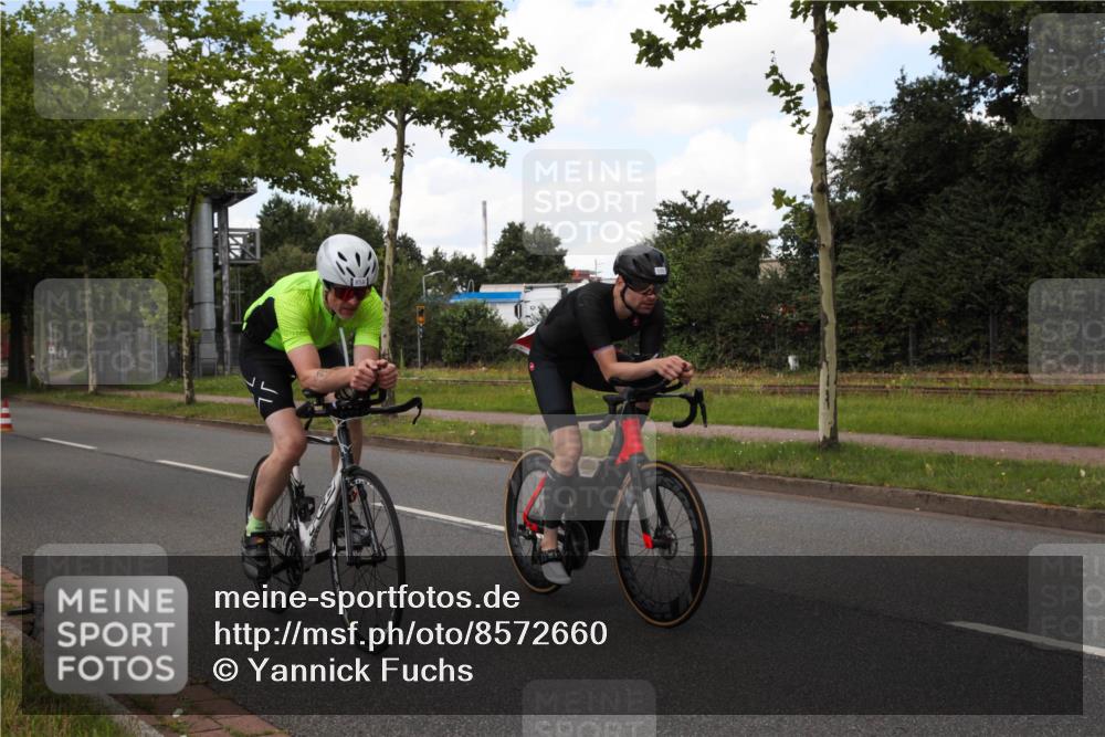 10.08.2025 - GEWOBA Citytriathlon Bremen Yannick Fuchs http://msf.ph/oto/8572660 10.08.2025 12:52:25 Radfahren 599, 603, 639, 701, 834, 858, 891, 905, 1037 meine-sportfotos.de