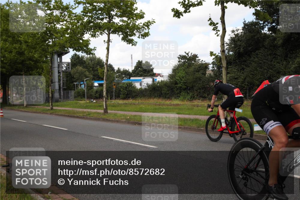 10.08.2025 - GEWOBA Citytriathlon Bremen Yannick Fuchs http://msf.ph/oto/8572682 10.08.2025 12:52:55 Radfahren 565, 635, 642, 686, 763, 833, 895, 915, 919, 956 meine-sportfotos.de