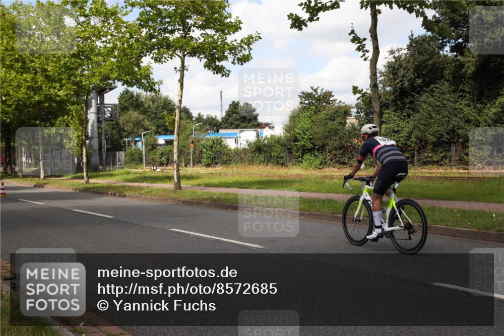 10.08.2025 - GEWOBA Citytriathlon Bremen Yannick Fuchs http://msf.ph/oto/8572685 10.08.2025 12:53:13 Radfahren 570, 734, 759, 833, 872, 895 meine-sportfotos.de