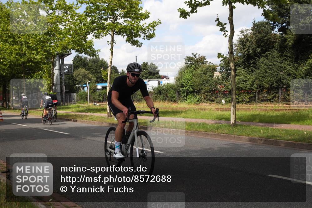 10.08.2025 - GEWOBA Citytriathlon Bremen Yannick Fuchs http://msf.ph/oto/8572688 10.08.2025 12:53:16 Radfahren 570, 734, 759, 833, 872, 895 meine-sportfotos.de