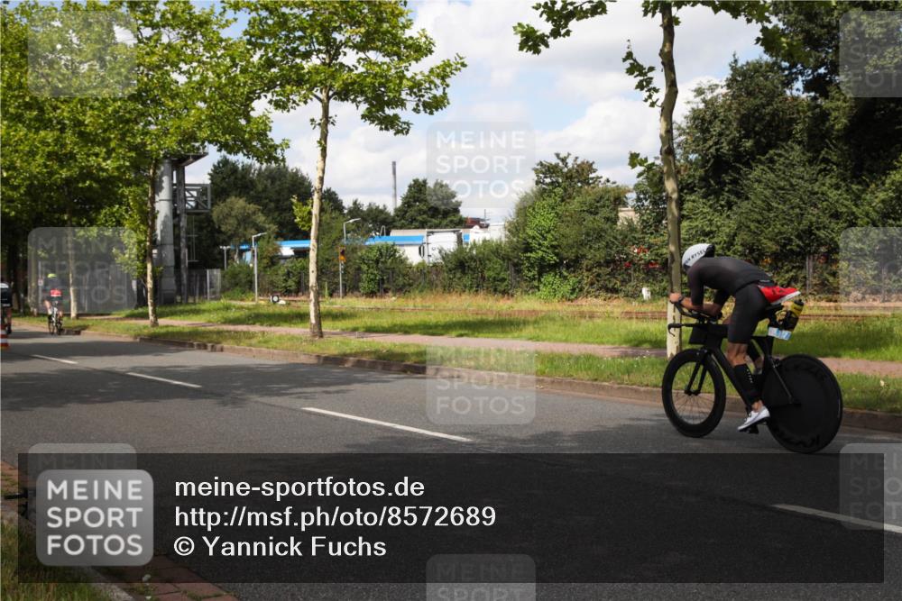 10.08.2025 - GEWOBA Citytriathlon Bremen Yannick Fuchs http://msf.ph/oto/8572689 10.08.2025 12:53:17 Radfahren 570, 734, 759, 833, 872, 895, 966 meine-sportfotos.de