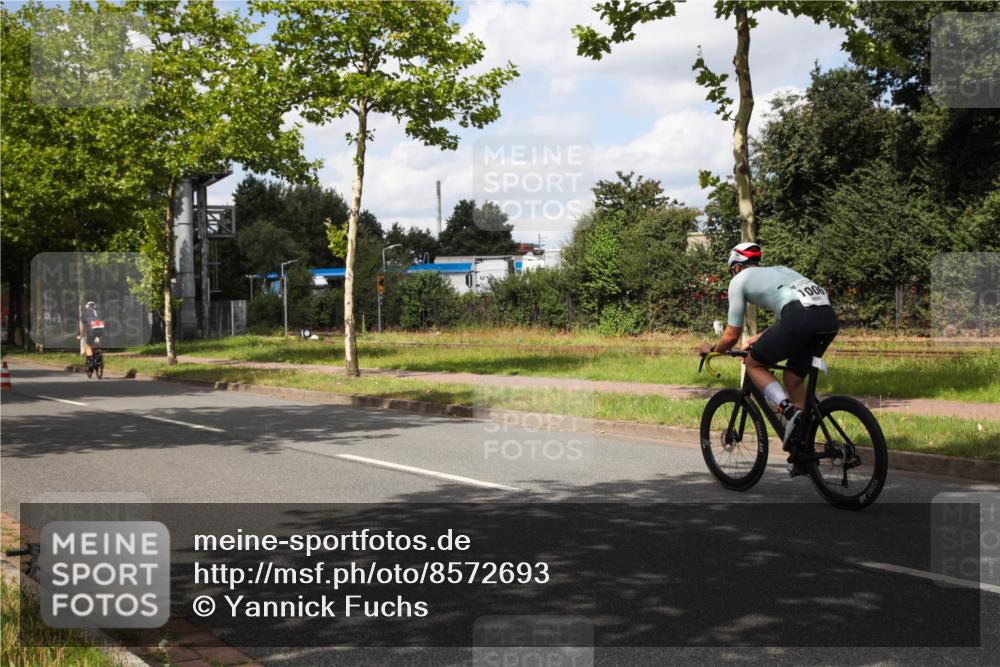 10.08.2025 - GEWOBA Citytriathlon Bremen Yannick Fuchs http://msf.ph/oto/8572693 10.08.2025 12:53:21 Radfahren 570, 631, 734, 759, 872, 902, 933, 966 meine-sportfotos.de