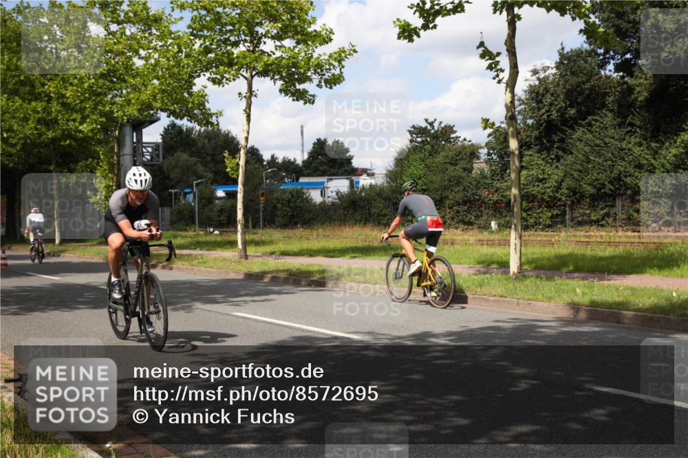 10.08.2025 - GEWOBA Citytriathlon Bremen Yannick Fuchs http://msf.ph/oto/8572695 10.08.2025 12:53:24 Radfahren 570, 631, 734, 759, 872, 902, 933, 966, 1035 meine-sportfotos.de