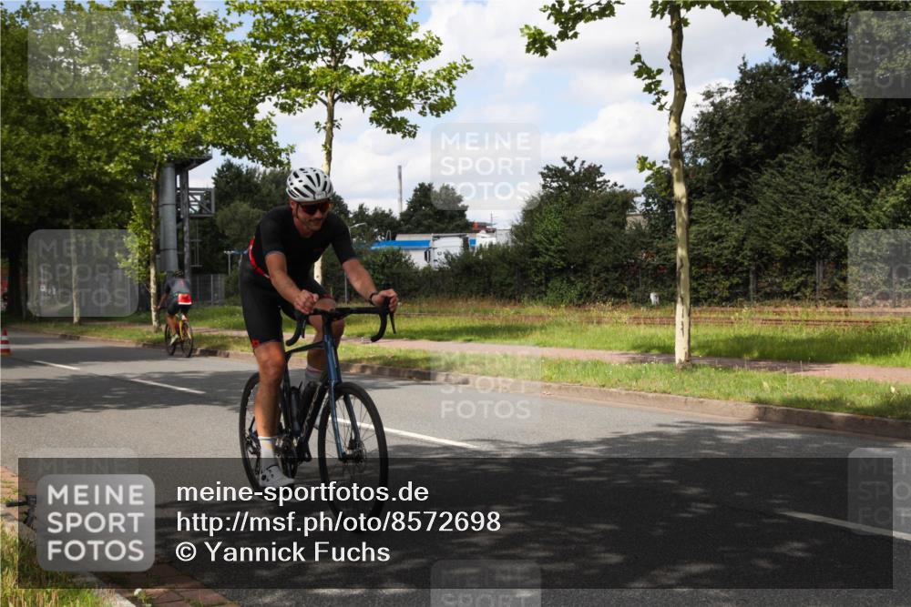 10.08.2025 - GEWOBA Citytriathlon Bremen Yannick Fuchs http://msf.ph/oto/8572698 10.08.2025 12:53:25 Radfahren 570, 631, 734, 759, 872, 902, 933, 966, 1035 meine-sportfotos.de