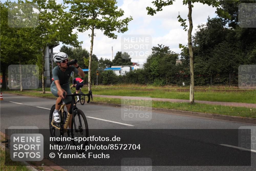 10.08.2025 - GEWOBA Citytriathlon Bremen Yannick Fuchs http://msf.ph/oto/8572704 10.08.2025 12:53:33 Radfahren 631, 759, 872, 902, 933, 966, 1035 meine-sportfotos.de