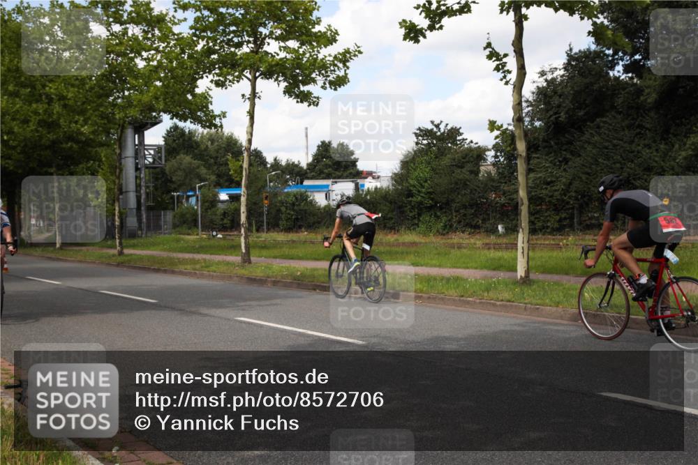 10.08.2025 - GEWOBA Citytriathlon Bremen Yannick Fuchs http://msf.ph/oto/8572706 10.08.2025 12:53:36 Radfahren 631, 739, 759, 872, 902, 933, 966, 1035 meine-sportfotos.de