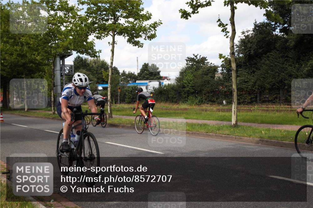 10.08.2025 - GEWOBA Citytriathlon Bremen Yannick Fuchs http://msf.ph/oto/8572707 10.08.2025 12:53:37 Radfahren 631, 739, 759, 902, 933, 966, 1035 meine-sportfotos.de