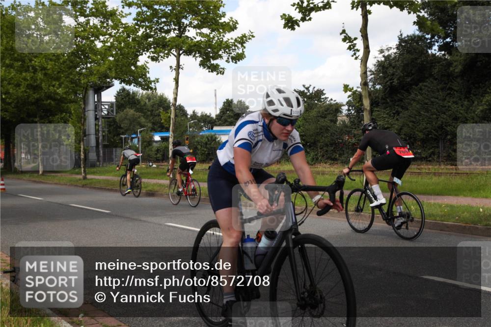 10.08.2025 - GEWOBA Citytriathlon Bremen Yannick Fuchs http://msf.ph/oto/8572708 10.08.2025 12:53:37 Radfahren 631, 739, 759, 902, 933, 966, 1035 meine-sportfotos.de