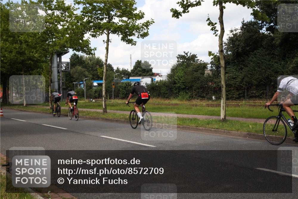 10.08.2025 - GEWOBA Citytriathlon Bremen Yannick Fuchs http://msf.ph/oto/8572709 10.08.2025 12:53:38 Radfahren 631, 739, 759, 902, 933, 966, 1035 meine-sportfotos.de