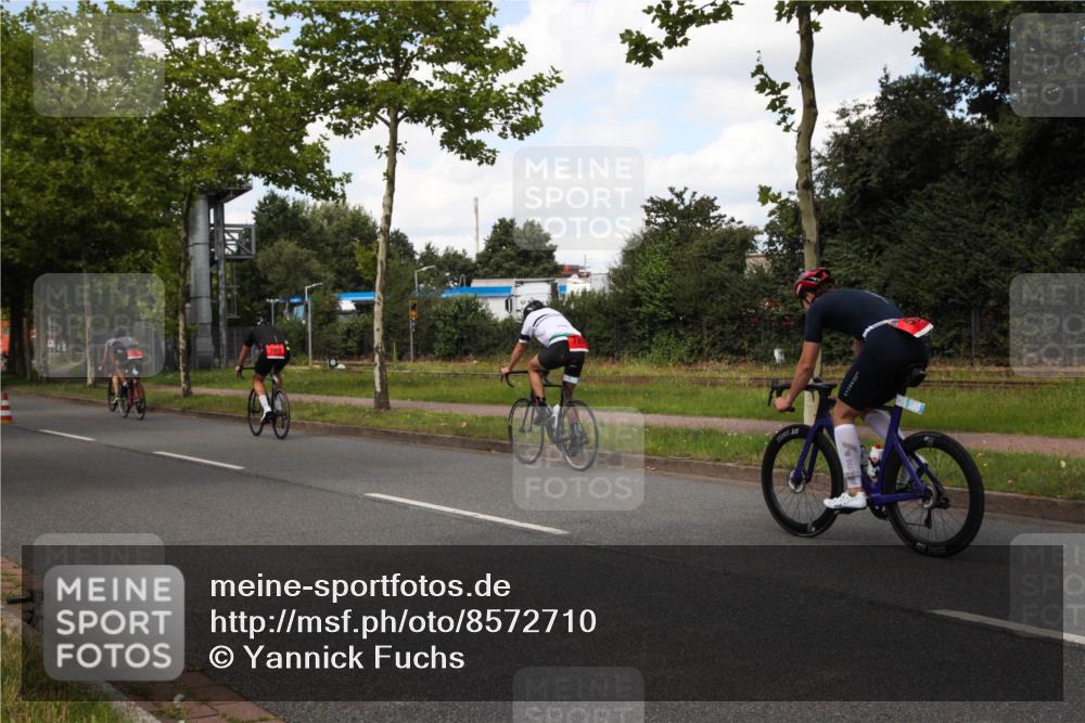10.08.2025 - GEWOBA Citytriathlon Bremen Yannick Fuchs http://msf.ph/oto/8572710 10.08.2025 12:53:39 Radfahren 631, 739, 902, 933, 966, 1035 meine-sportfotos.de