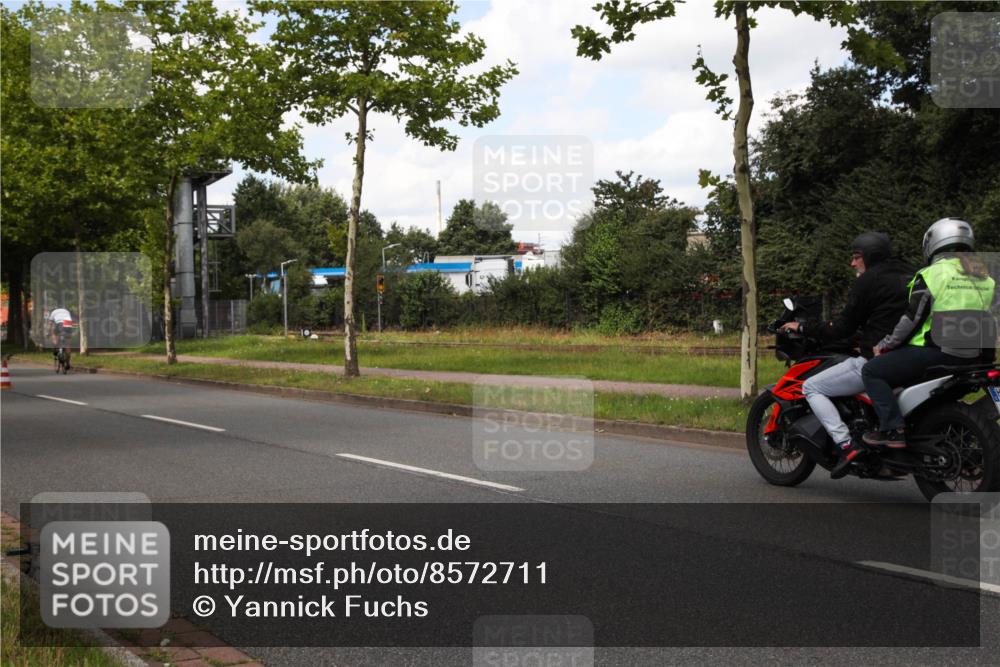 10.08.2025 - GEWOBA Citytriathlon Bremen Yannick Fuchs http://msf.ph/oto/8572711 10.08.2025 12:53:41 Radfahren 631, 739, 902, 933, 966, 1035 meine-sportfotos.de