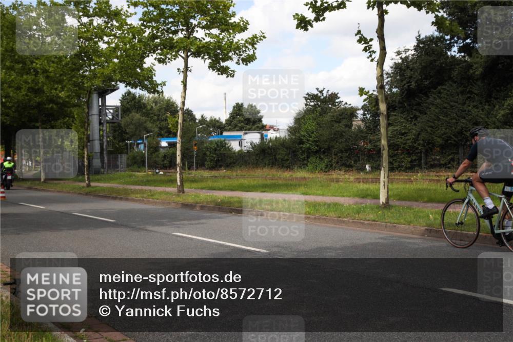 10.08.2025 - GEWOBA Citytriathlon Bremen Yannick Fuchs http://msf.ph/oto/8572712 10.08.2025 12:53:44 Radfahren 631, 739, 933, 1035 meine-sportfotos.de